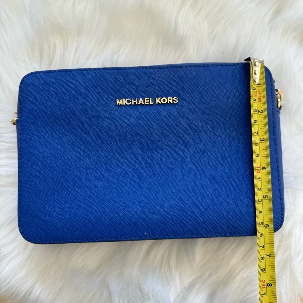 Like New Michael Kors MK Crossbody - Picture 6 of 8